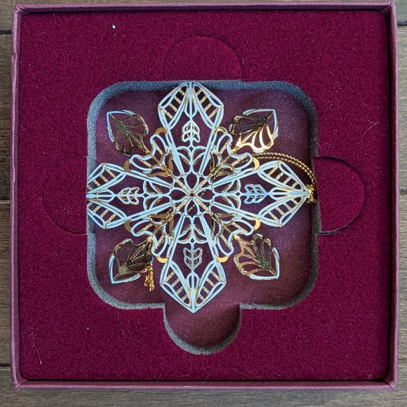 Baldwin Brass “Arctic Ice Flower” Ornament – 24kt Gold Finished Brass Snowflake - Picture 4 of 6